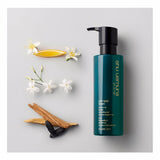 Shu Uemura Ultimate Reset Conditioner er en luksuriøs, gjenoppbyggende balsam