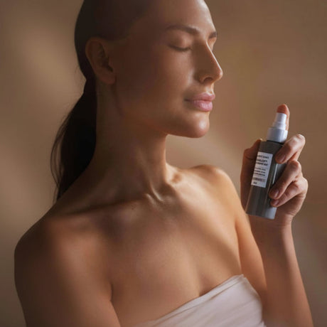 magnesium spray, kroppsspray med magnesium, avslappende body mist, aromaterapi spray, stressreduserende hudpleie, beroligende kroppsspray